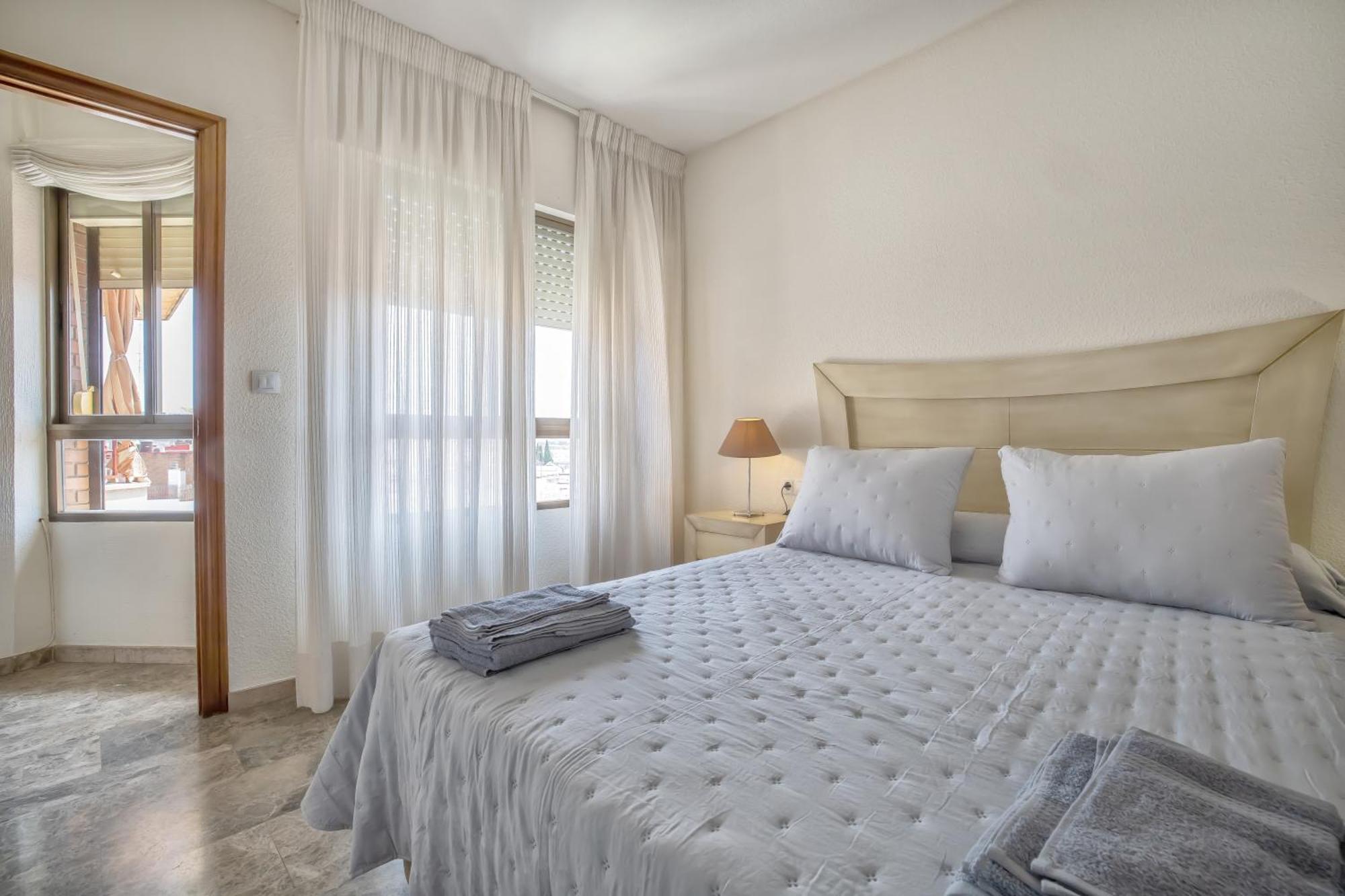 R & T Cordoba Center Apartamentos - Parking Экстерьер фото